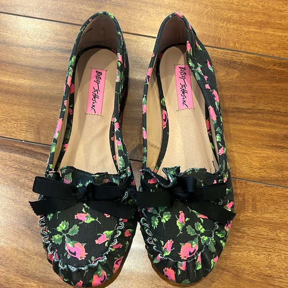 Betsey Johnson Vintage Rosebud Moccasins/Loafer, Size 6.5, Never Worn!